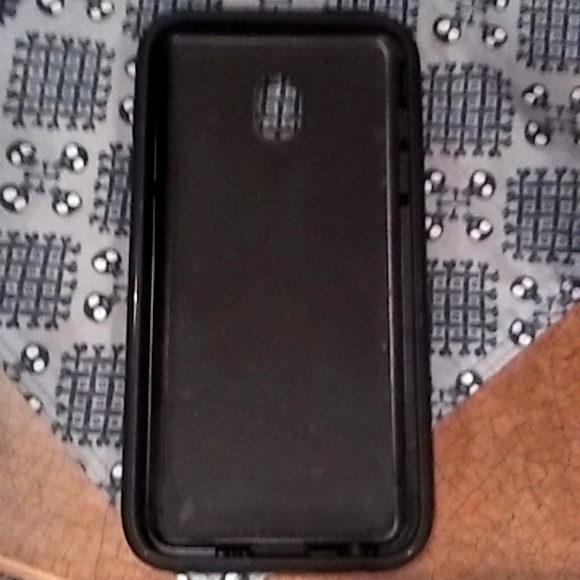 Black Web Phone case - Picture 2 of 6